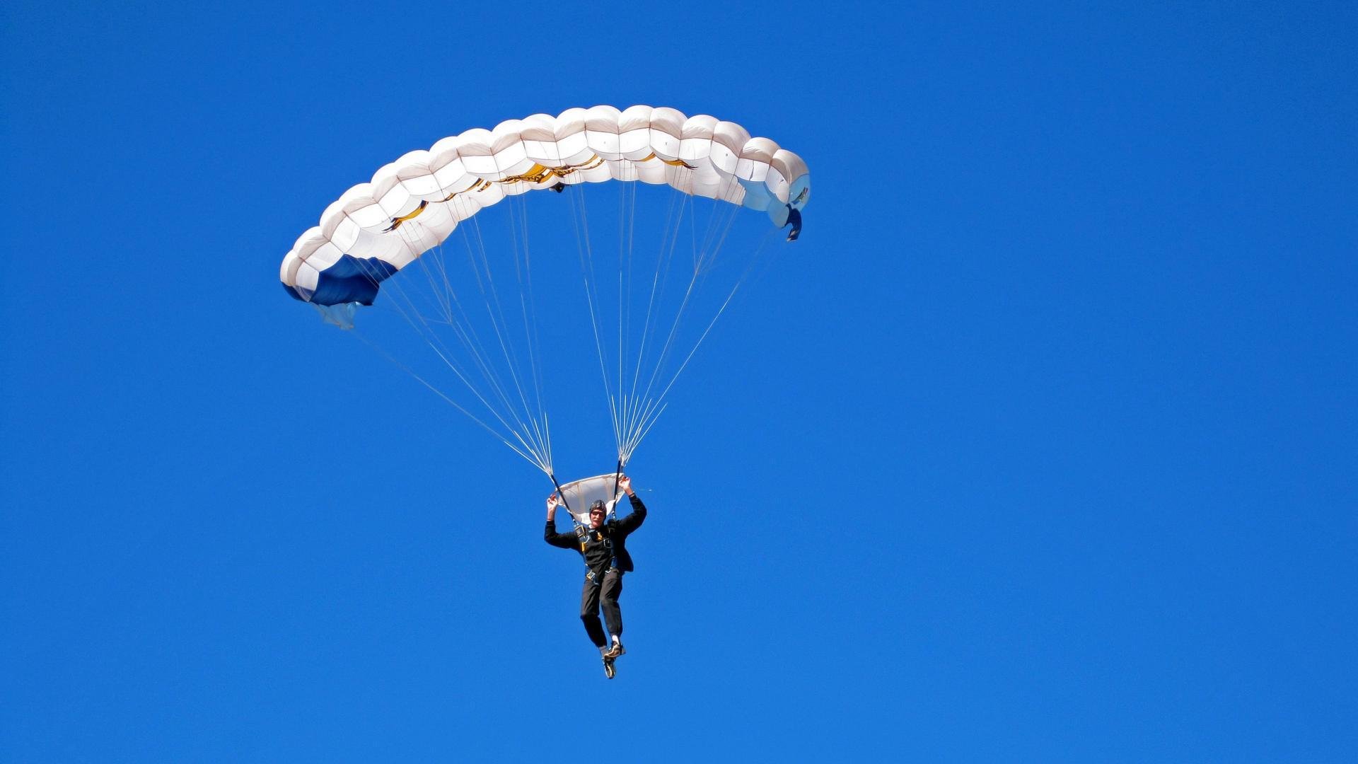 开云体育下载-本泽马统治全场，当红黑遇上白，一场被改写的命运对决
